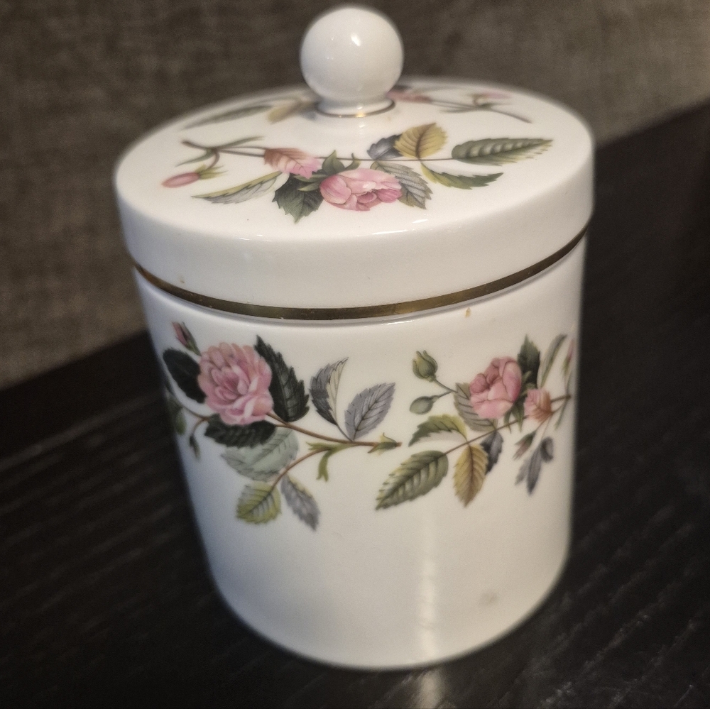 Wedgwood White and Gold Hathaway Rose Bone China Mark Plate